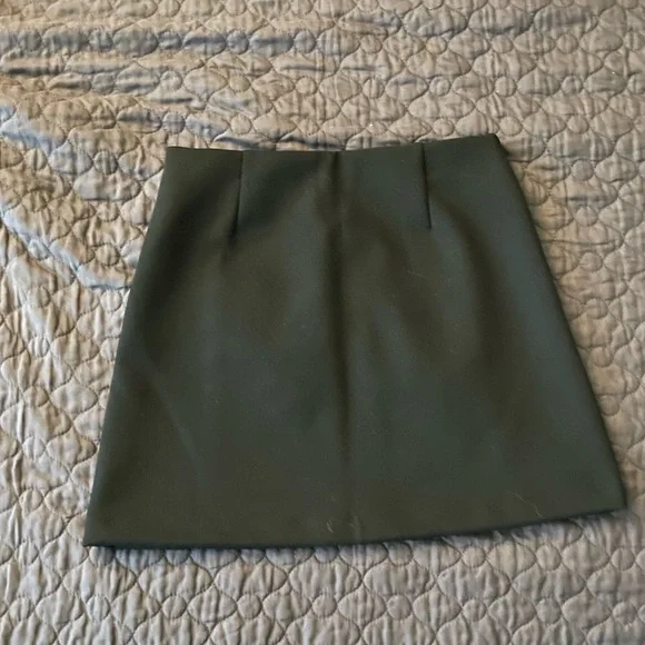 Black Zara mini skirt - Picture 2 of 4